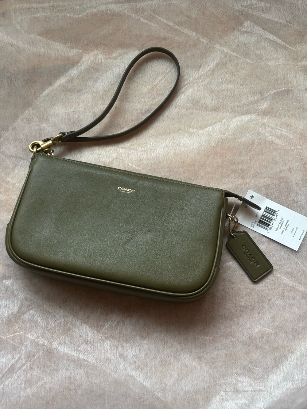 COACH Plaza 22 in Olive/Gold